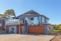 6 Dickson Road, Surfdale, Waiheke Island, Auckland