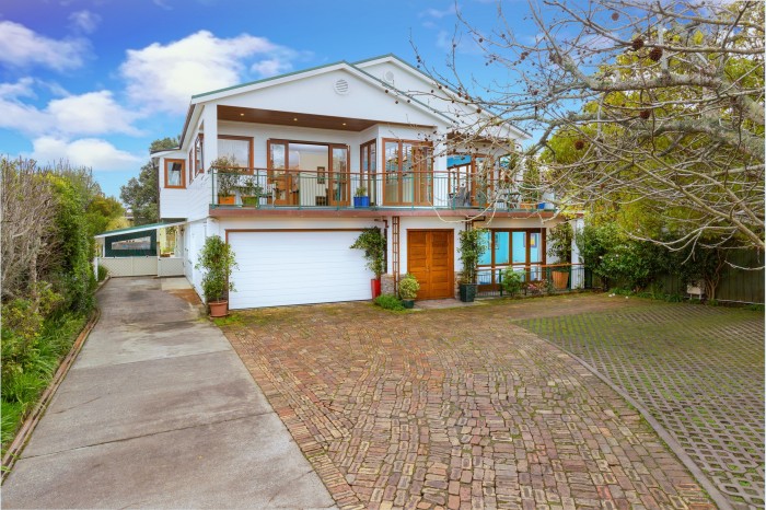 14 and 1/14 Castor Bay Road, Castor Bay 0620, North Shore City, Auckland