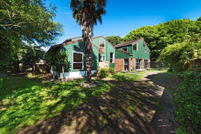 6 Gloaming Place, Conifer Grove, Manukau City 2105, Auckland