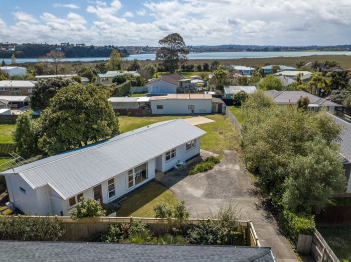 20 Rewarewa Road, Te Atatu Peninsula, Waitakere City 0610