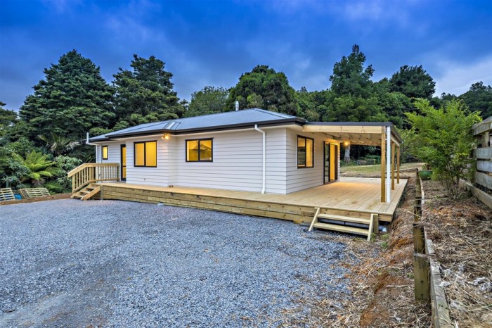 28 Pukeoware Rd, Waiuku 2681