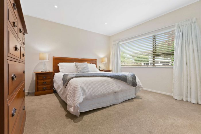 17 Caithness Pl Farm Cove, Auckland 2012