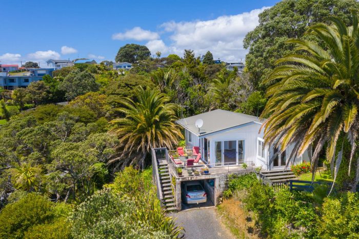 31 Rose Street, Raglan, Waikato District 3225