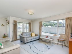 165A QUEENS DRIVE LYALL BAY WELLINGTON 6022 New Zealand