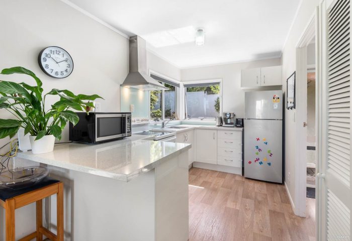 2/24 Cedar Heights Avenue, Massey, Waitakere City, Auckland, 0614, New Zealand