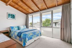 1/33 Neal Avenue, Glenfield, North Shore City 0629, Auckland