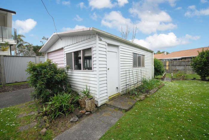 141 Sunnynook Road, Forrest Hill, North Shore City 0620, Auckland