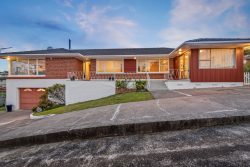 20 Letterkenn­y Place, Blockhouse Bay, Auckland City, Auckland, 0600, New Zealand