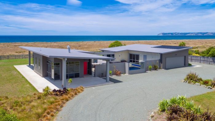 18 Shoreline Pl Rarangi 7273