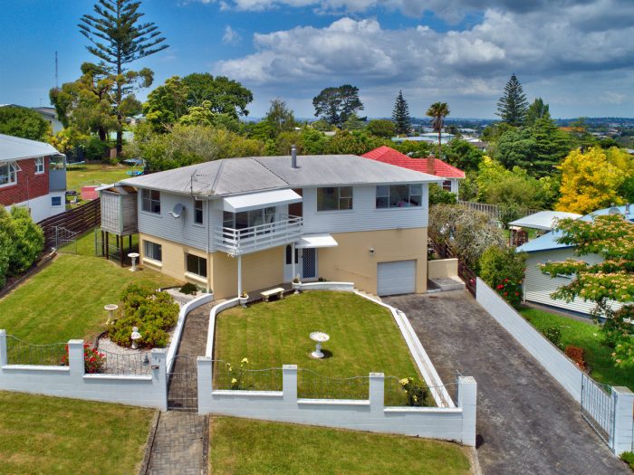 22 Crompton Road, Massey, Waitakere City, Auckland, 0614, New Zealand