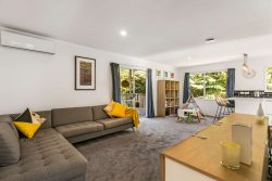 2/128 Spinella Drive, Glenfield, North Shore City, Auckland, 0629, New Zealand
