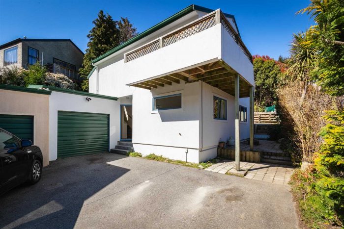 20b Watts Road, Sunshine Bay, Queenstown­-Lakes, Otago, 9300, New Zealand