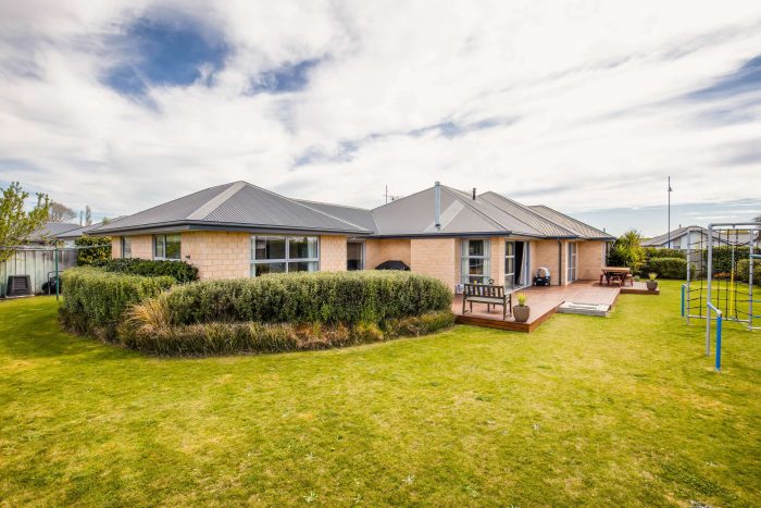 104 Infinity Drive, Pegasus, Waimakarir­i, Canterbury, 7691, New Zealand