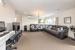 2/1 Bledisloe Street, Papatoetoe­, Manukau City, Auckland, 2104, New Zealand