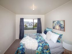 1/2 Alister Way, Churton Park, Wellington 6037, New Zealand