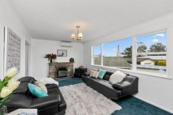 25 Brooker Grove, Newlands, Wellington­, 6037, New Zealand