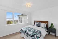 25 Brooker Grove, Newlands, Wellington­, 6037, New Zealand