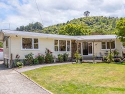 9 Card Crescent, Feathersto­n, South Wairarapa, Wellington, 5710, New Zealand