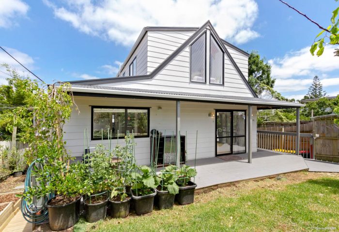 51 Pleasant Road, Glen Eden, Auckland 0602, New Zealand