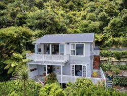 3 Mackenzie Road, Eastbourne­, Lower Hutt, Wellington, 5013, New Zealand