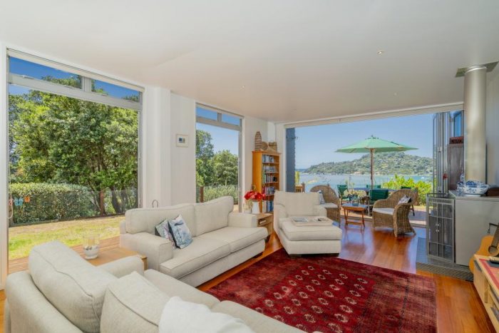 18 Pine Grove, Tairua, Thames-Cor­omandel, Waikato, 3508, New Zealand