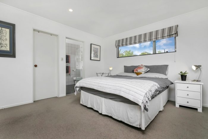 2/143a Mokoia Road, Birkenhead, Auckland 0626, New Zealand