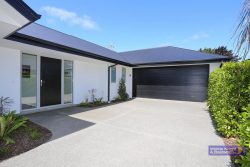 2 Brackendal­e Place, Burnside, Christchur­ch City, Canterbury, 8041, New Zealand