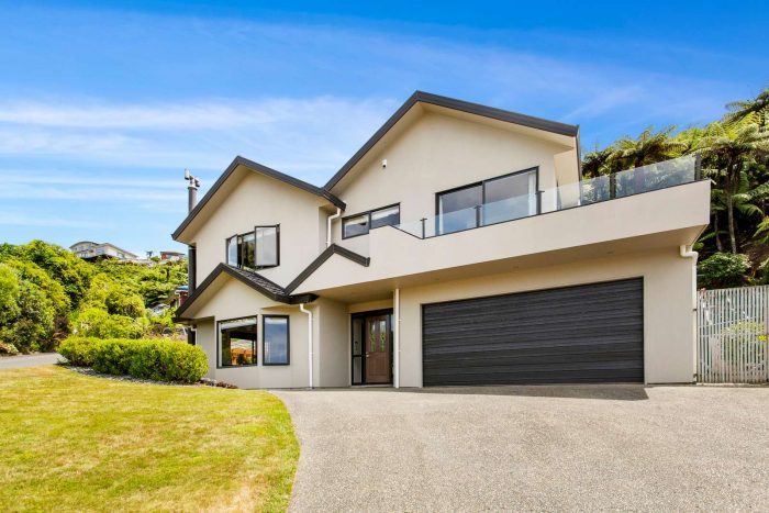 8 Fernridge Way, Tirohanga, Lower Hutt, Wellington, 5010, New Zealand