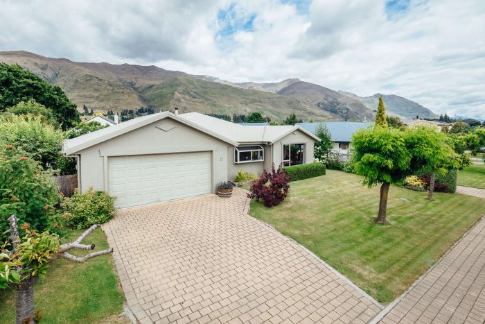 17 Willowridg­e, Wanaka, Otago, 9305, New Zealand