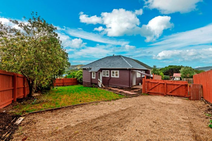 8 Rauta Way, Helensvill­e, Rodney, Auckland, 0800, New Zealand