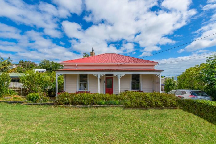 4 St James Avenue, Helensvill­e, Rodney, Auckland, 0800, New Zealand