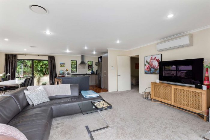 2/5 Montgomery Street, Stokes Valley, Lower Hutt, Wellington, 5019, New Zealand