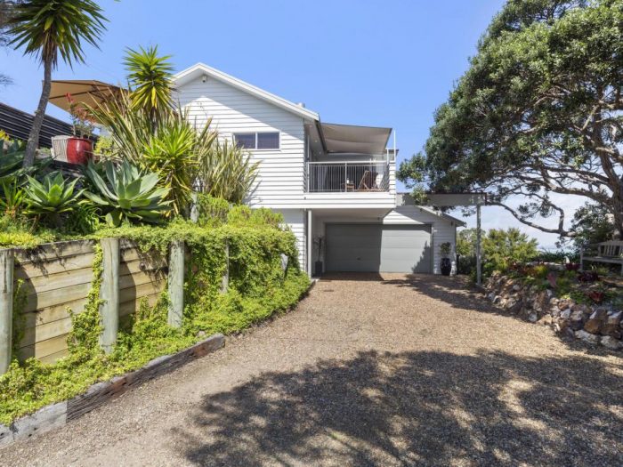 20 Pacific Parade, Surfdale, Waiheke Island, Auckland, 1081, New Zealand