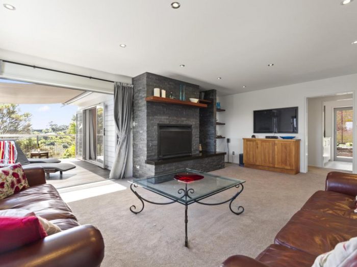 20 Pacific Parade, Surfdale, Waiheke Island, Auckland, 1081, New Zealand