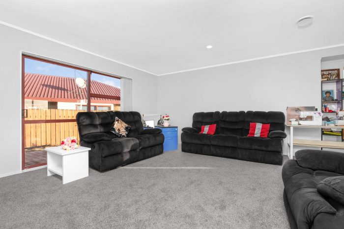 2/4 Nerissa Place, Randwick Park, Manukau City, Auckland, 2105, New Zealand