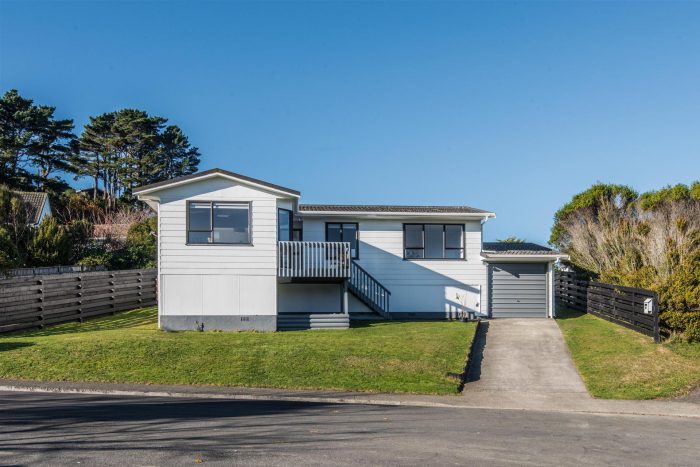 42 Dominica Crescent, Grenada Village, Wellington, 6037, New Zealand