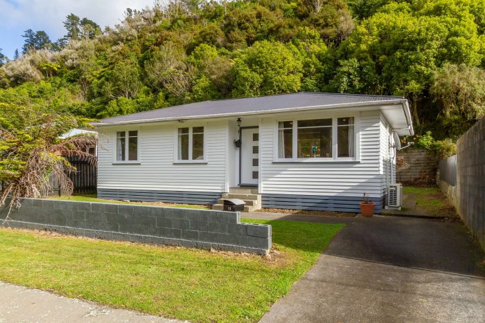 18 Sunny Grove, Wainuiomata, Lower Hutt, Wellington, 5014, New Zealand