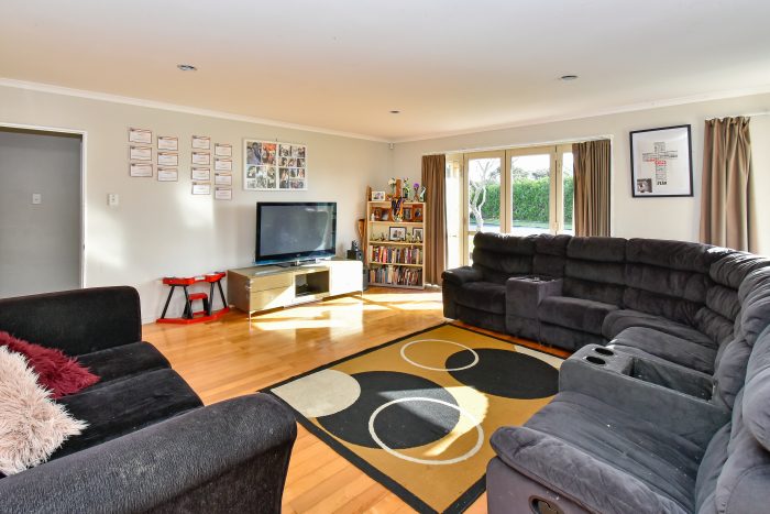 14 Nicholas Gibbons Drive, Clendon Park, Manukau City, Auckland, 2103, New Zealand