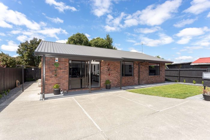 2/6 Oakhurst Place, Russley, Christchurch City, Canterbury, 8042, New Zealand