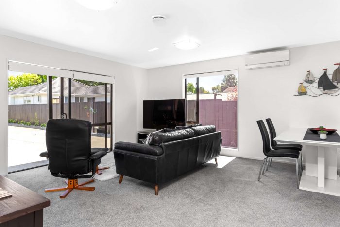 2/6 Oakhurst Place, Russley, Christchurch City, Canterbury, 8042, New Zealand