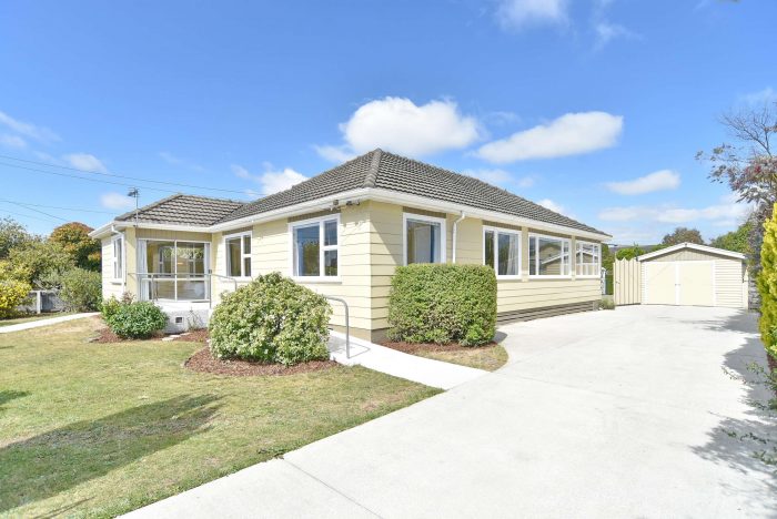 17 Bateman Avenue, Bryndwr, Christchurch City, Canterbury, 8053, New Zealand