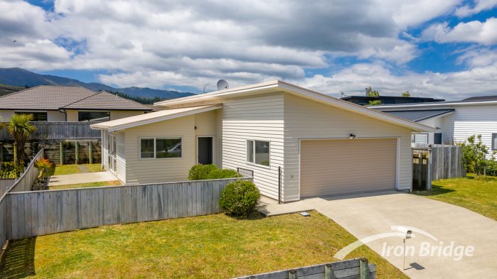 14 Diamond Grove, Brown Owl, Upper Hutt, Wellington, 5018, New Zealand