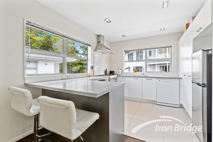 2/49 Lysander Crescent, Beach Haven, North Shore City, Auckland, 0626, New Zealand