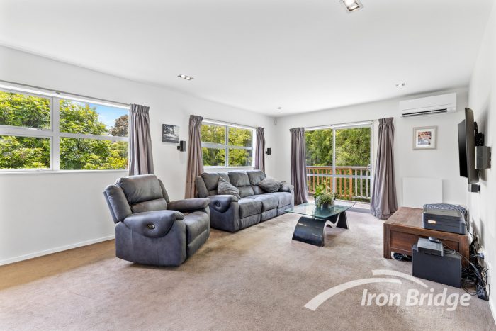 2/49 Lysander Crescent, Beach Haven, North Shore City, Auckland, 0626, New Zealand