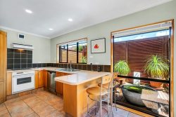2/39 Oliver Street, Point Chevalier, Auckland, 1022, New Zealand