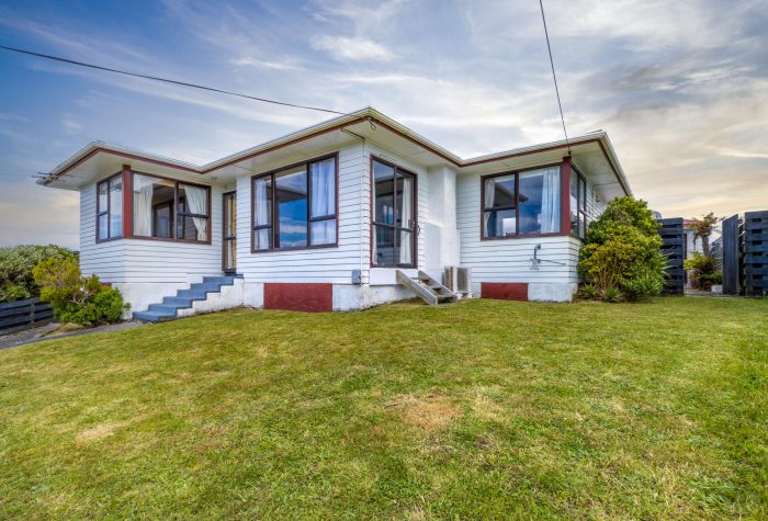 13 Brooker Grove, Newlands, Wellington, 6037, New Zealand