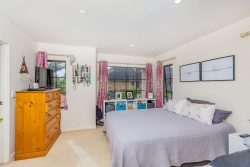 20 St Clair Place, Browns Bay, North Shore City, Auckland, 0630, New Zealand