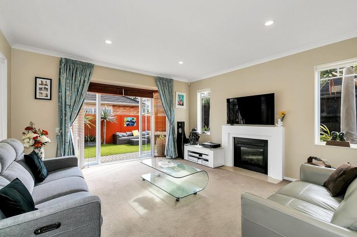 10b Raymond Street, Point Chevalier, Auckland, 1022, New Zealand