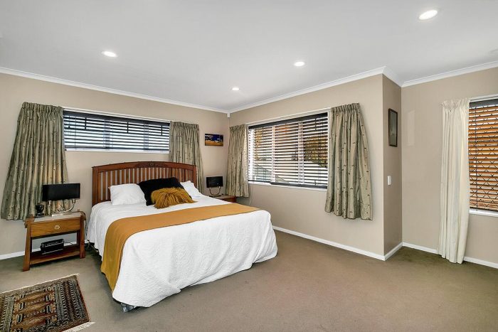 10b Raymond Street, Point Chevalier, Auckland, 1022, New Zealand