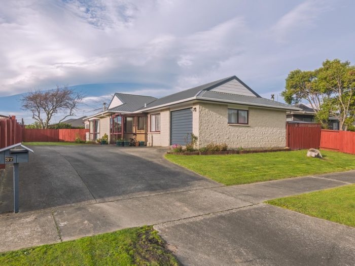 37 Peppertree Glade, Kelvin Grove, Palmerston North, Manawatu / Whanganui, 4414, New Zealand